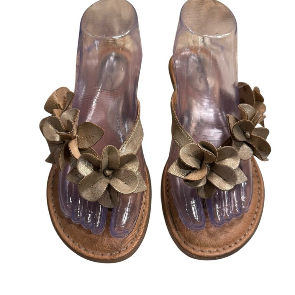 BOC Gold Floral Embellished Leather Thong Sandals Womens Size 7 - Picture 1 of 7